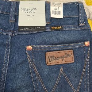 Wrangler Flare Mid rise Jeans! NEVER WORN